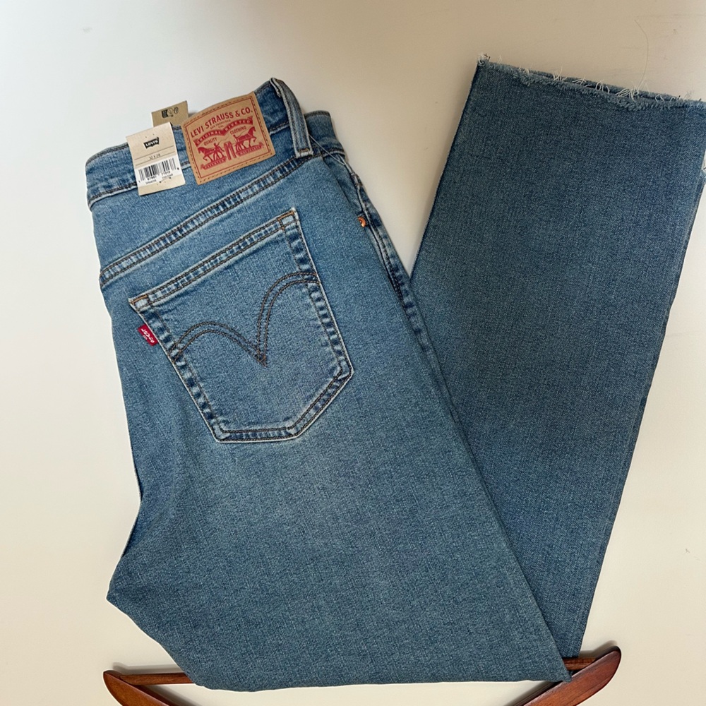Levi's Classic Straight Women’s Jeans‎ in Denim Blue Size: 32X28
